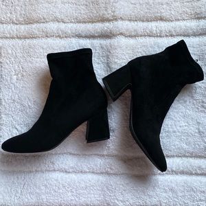 Unisa  Black Faux Suede
Ankle Booties Boots Women size 8/5 used good condition